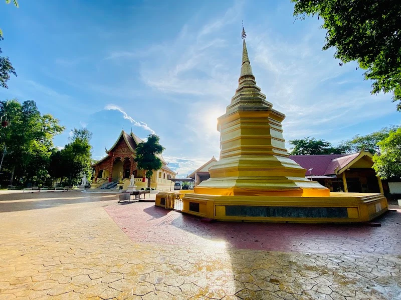 Wat Phra That Doi Chom Thong